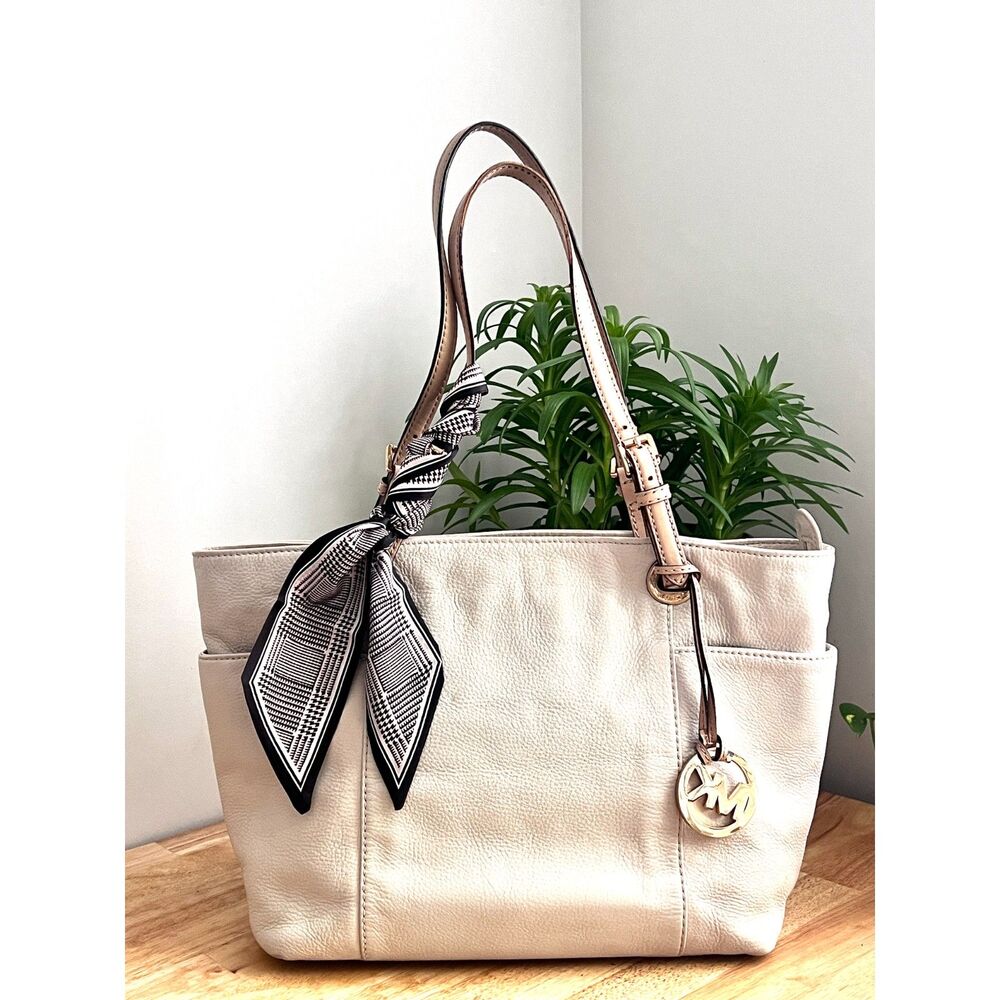 Michael Kors Textured Pebbled Leather Shoulder Bag in Off White - Picture 5 of 12